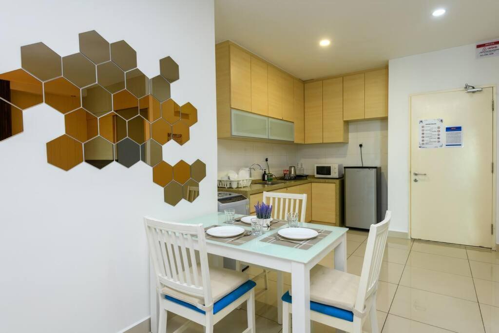 2R1B/Seaview Tropical /1~8Pax/Gurney Mansion One Apartment George Town Exterior photo